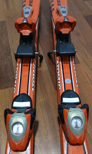 Esquís Atomic Race 6 130cm con bastones