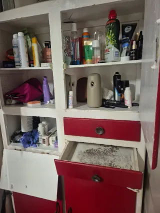 Mueble de cocina vintage rojo y blanco