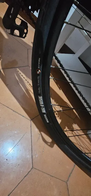 Bicicleta SCOOT Híbrida Negra