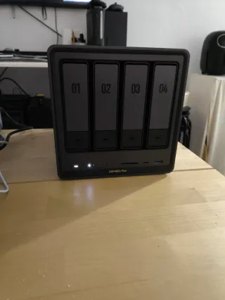 Servidor NAS UGREEN DXP4800 PLUS Negro