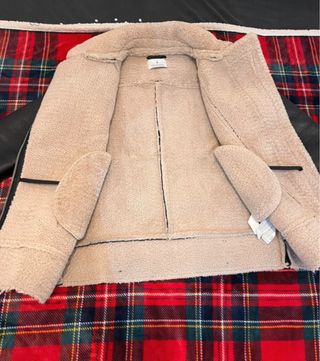 Chaqueta Stradivarius negra estilo aviador