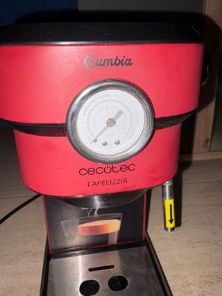 Cafetera Cecotec Cafelizzia Roja