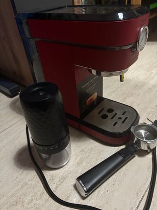 Cafetera Cecotec Cafelizzia Roja