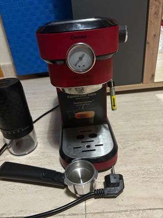 Cafetera Cecotec Cafelizzia Roja
