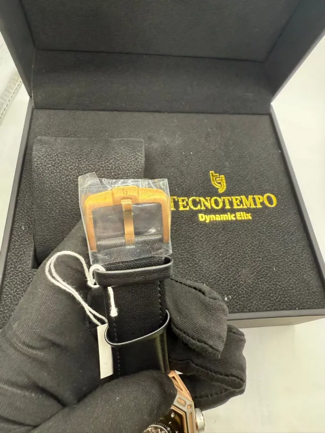 Reloj Tecnotempo Esqueleto Negro y Dorado