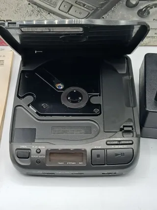 Sony Discman D32, regalo Walkman WM-BF44