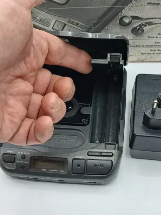 Sony Discman D32, regalo Walkman WM-BF44