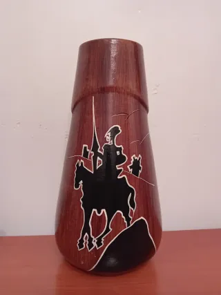 Jarrón de cerámica imitación madera