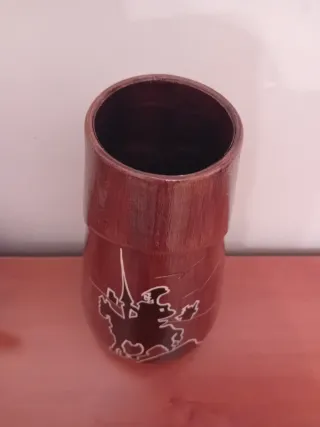 Jarrón de cerámica imitación madera