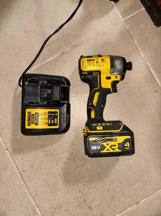 Dewalt Taladro Atornillador + Cargador
