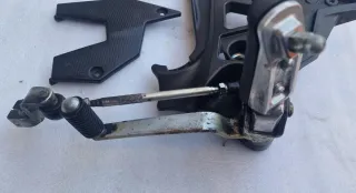 STAFFA PEDANA ANTERIORE SINISTRA VERSYS 650