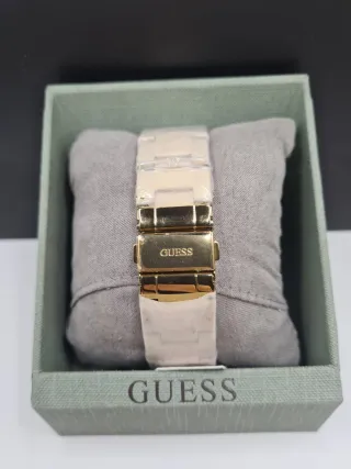 Reloj Guess Dorado con Cristales