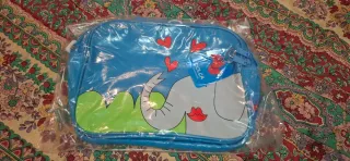 Lote de 5 baberos para bebé y 1 neceser, NUEVOS