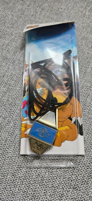 Emblema Amistad Digimon Metálico