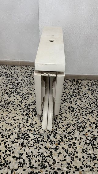 Tavolo pieghevole bianco in plastica