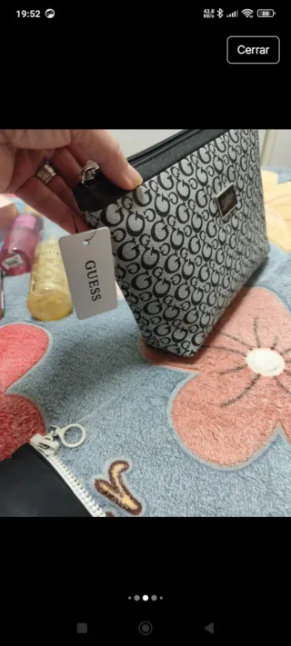 Neceser Guess Negro y Gris