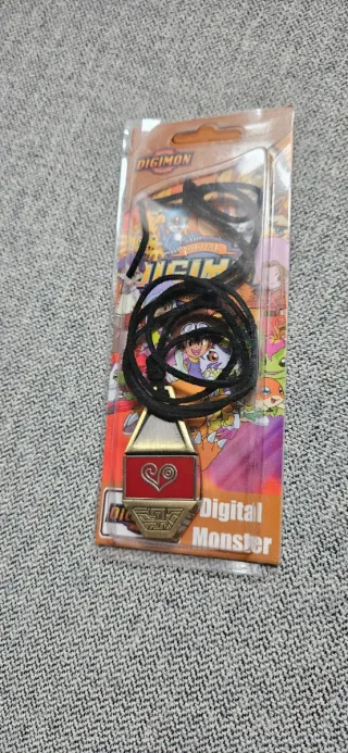 Emblema Corazón Digimon Metálico