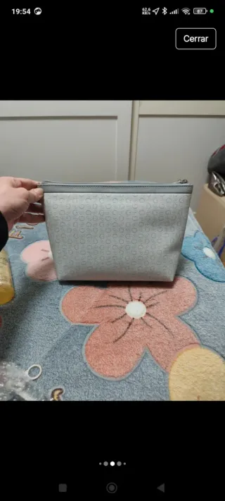 Neceser Guess Gris y Blanco