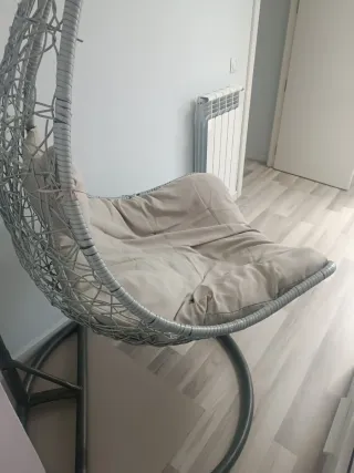 Columpio de jardín con cojín beige y gris