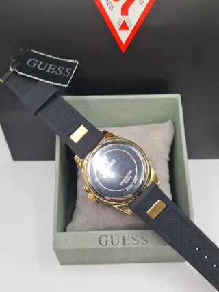 Reloj Guess Dorado y Negro con Cristales