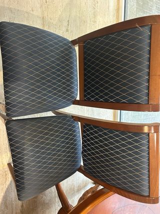 Mesa redonda de madera con 6 sillas