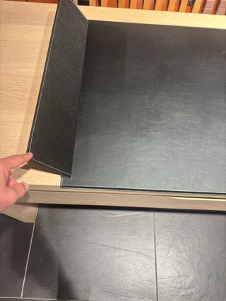 Protector de escritorio negro