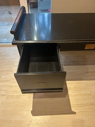 Escritorio de madera maciza negro