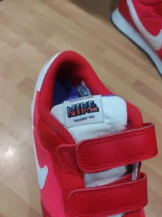 Zapatillas Nike Velcro Rojas y Blancas