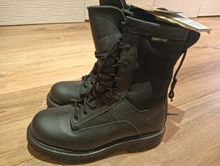 Botas de montaña Gore-Tex negras