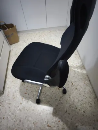 Silla de escritorio ergonómica con reposabrazos