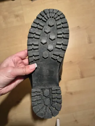 BOTINES BERSHKA T.40