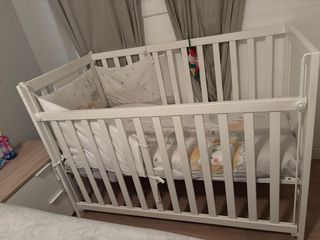 Cuna blanca con chichonera y funda nórdica
