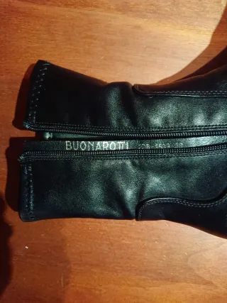 Botines de piel negros talla 38 sin estrenar.