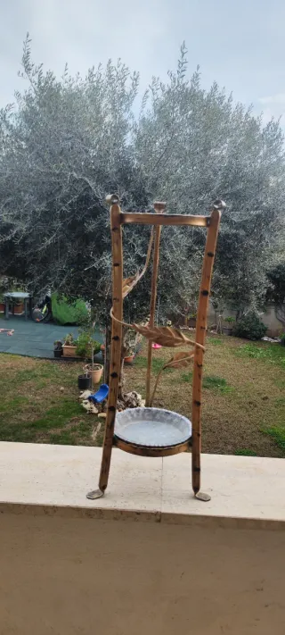 Portaombrelli brutalista in ferro battuto