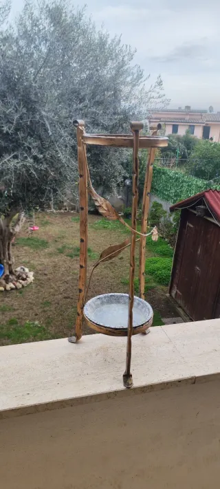 Portaombrelli brutalista in ferro battuto