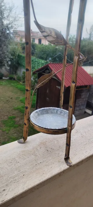 Portaombrelli brutalista in ferro battuto