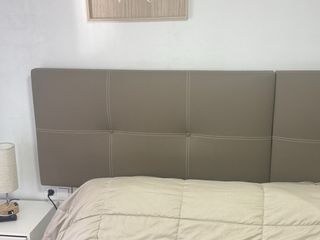 Cabeceros de cama beige y marrón