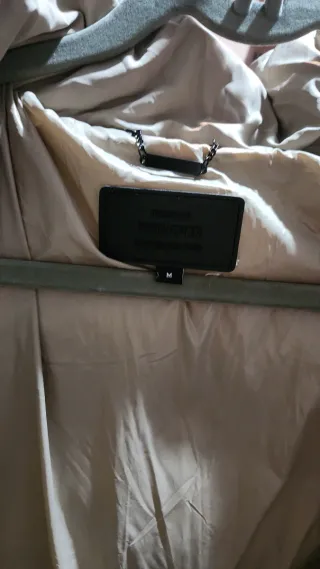 Chaqueta Khujo beige plumífera cortavientos