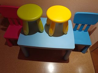 Mesa y sillas infantiles Ikea plástico