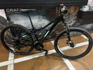 Bicicleta Montaña Cube Access WS Negra/verde