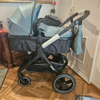 Carrito de bebé gris