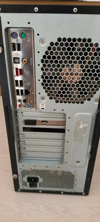 PC Asus Intel I7 950 con Windows 10 pro.