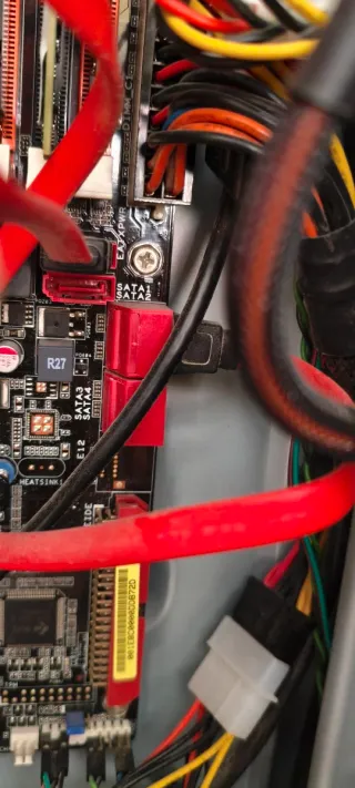 PC Asus Intel I7 950 con Windows 10 pro.