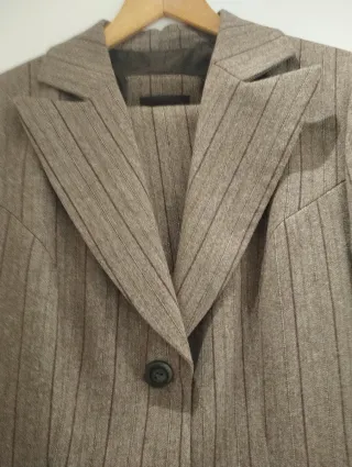 Traje de mujer de Rayas marca Caramelo