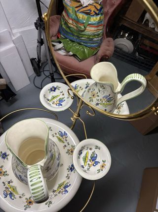 Lavabo antiguo de cerámica y metal