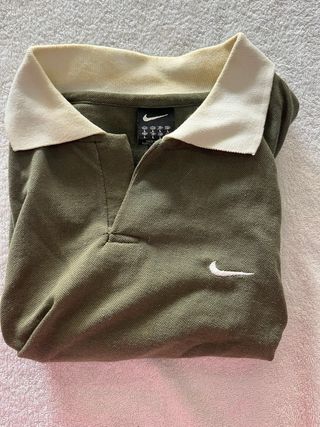 Polo Nike sin mangas verde y beige