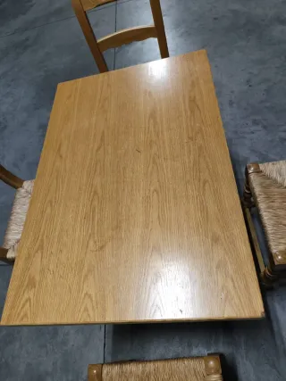 Mesa de cocina y 4 sillas
