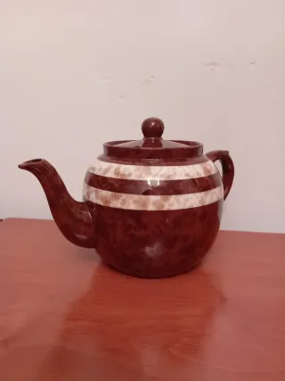 Tetera o cafetera de cerámica
