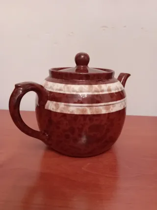 Tetera o cafetera de cerámica