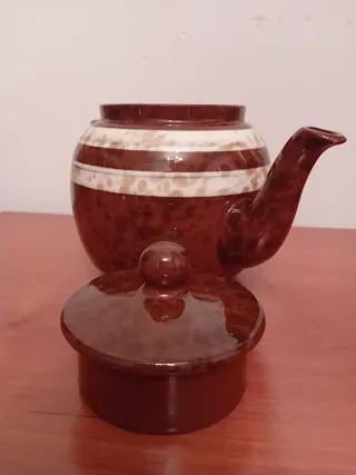 Tetera o cafetera de cerámica